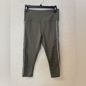 Zyia Active‎ Women Size 6-8 Olive Logo Stripe Light n Tight Hi-Rise Capri 20"